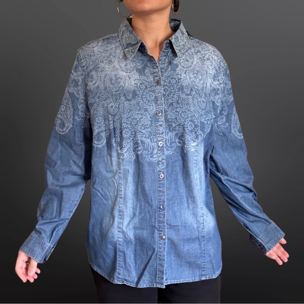 NWT Lovely Paisley Denim Demetria top - Chico’s [H3R]
